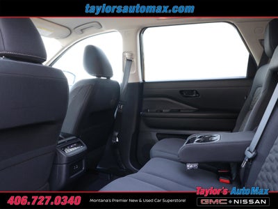 2024 Nissan Pathfinder SV