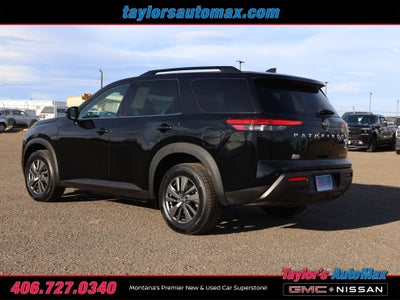 2024 Nissan Pathfinder SV